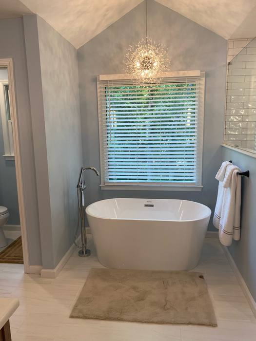 Freestanding bathtub